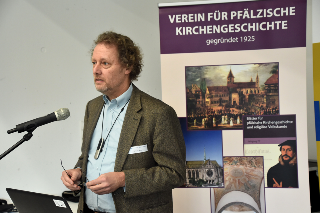 Dr. Peter Morée, Universität Prag
