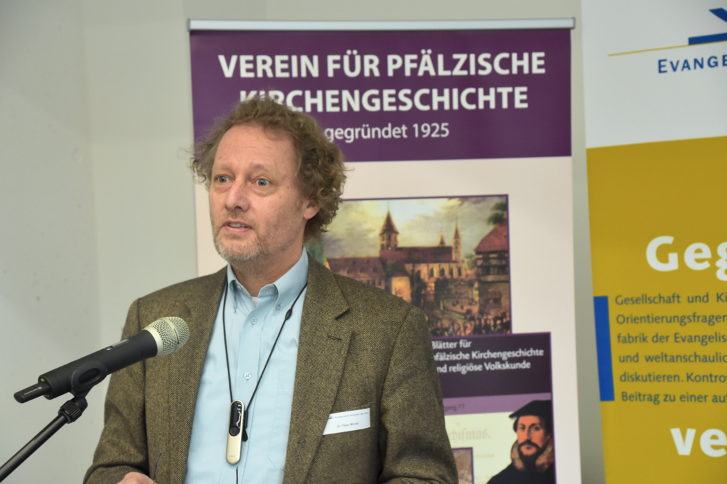 Dr. Peter Morée, Universität Prag